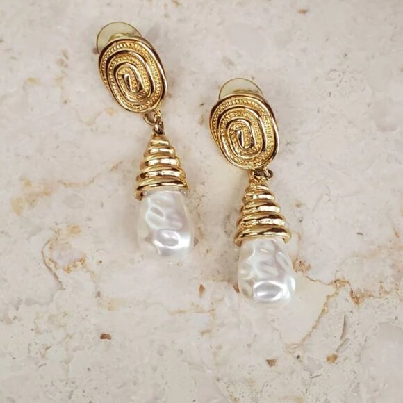 Etruscan Faux Baroque Pearl Drop Earrings - Picture 5 of 9